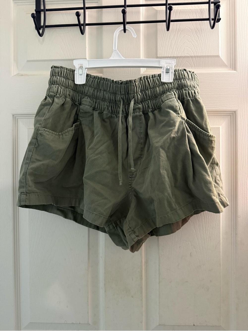 Aerie Women's Elastic Waist Olive Green Utility Shorts